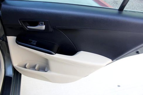 Used 2014 Toyota Camry LE image 16