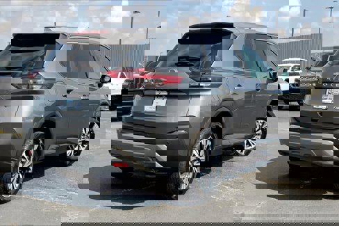 Used 2023 Nissan Rogue SV image 12