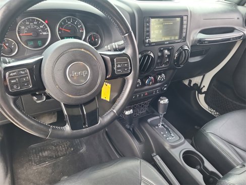 Used 2015 Jeep Wrangler Unlimited Sahara image 11