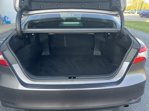Used 2018 Toyota Camry LE image 29
