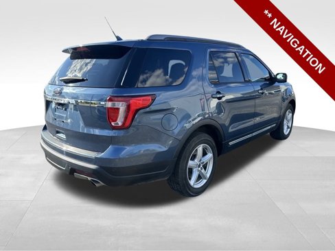 Used 2018 Ford Explorer XLT w/ Equipment Group 202A image 6