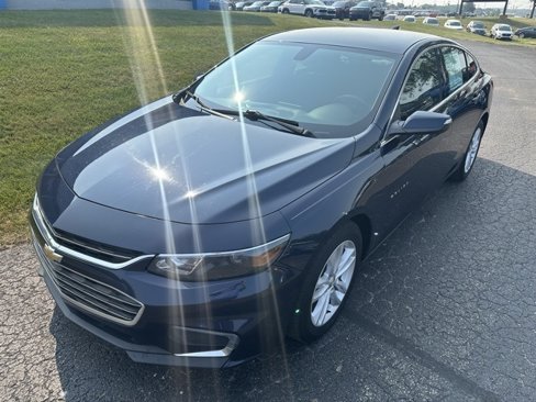 Used 2018 Chevrolet Malibu LT image 2