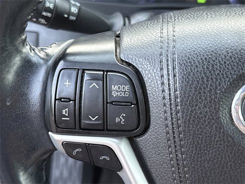 Used 2019 Toyota Highlander XLE image 14