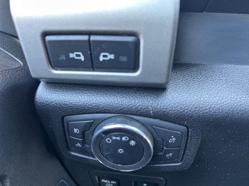 Used 2018 Ford F150 Lariat w/ Equipment Group 502A Luxury image 9