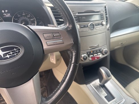 Used 2010 Subaru Outback 2.5i Premium w/ Popular Equipment Group 1B image 51