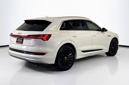 Used 2019 Audi e-tron Prestige w/ Prestige Package image 5