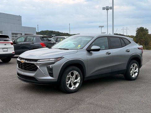 Used 2024 Chevrolet Trax LS w/ LS Convenience Package image 1
