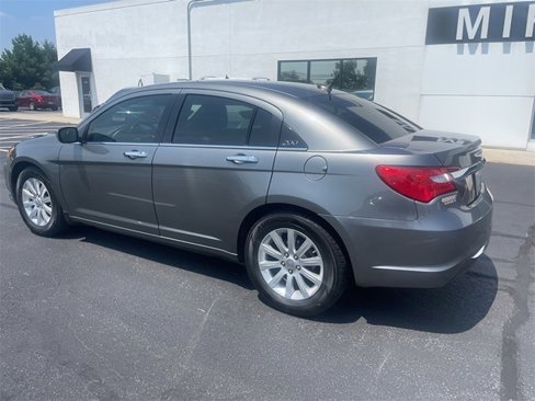 Used 2013 Chrysler 200 Limited image 3