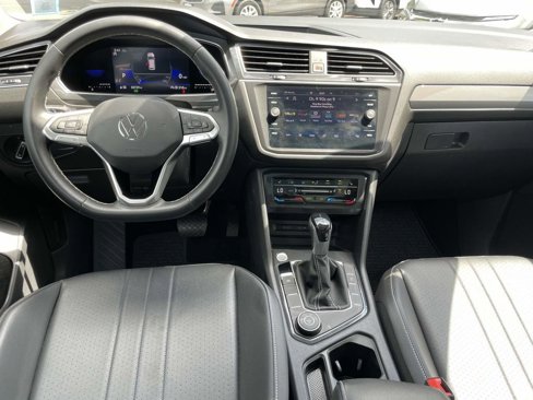 Used 2022 Volkswagen Tiguan SE image 14