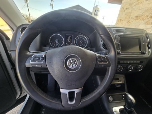 Used 2017 Volkswagen Tiguan Limited w/ Premium Package image 12