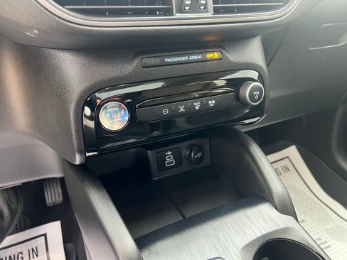 Used 2024 Ford Escape SE image 25