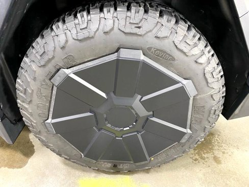 Used 2024 Tesla Cybertruck AWD Crew Cab image 29