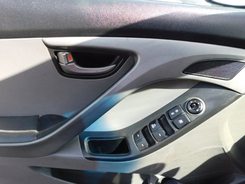 Used 2016 Hyundai Elantra SE image 24