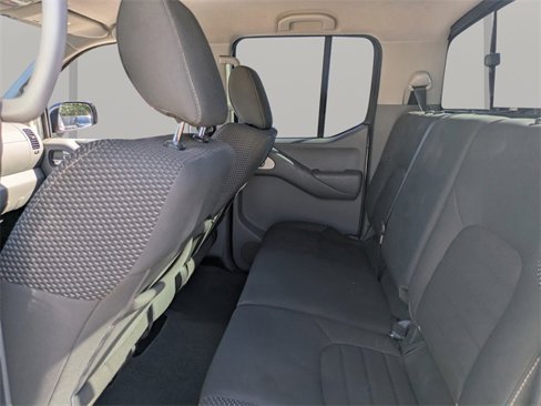 Used 2014 Nissan Frontier Desert Runner image 12