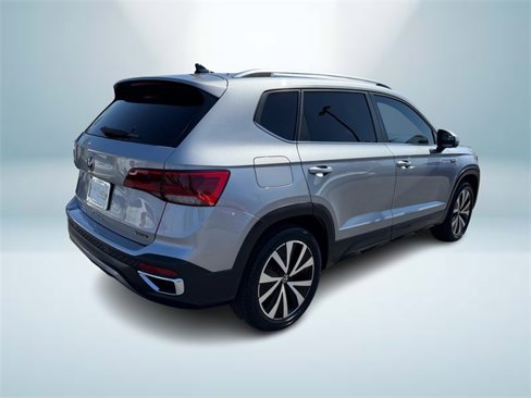 Used 2022 Volkswagen Taos SE image 5