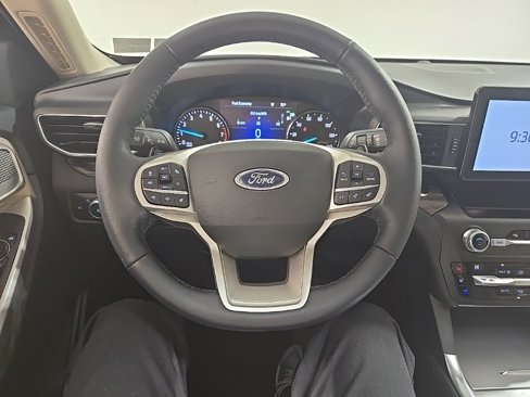 Used 2020 Ford Explorer Limited w/ Class III Trailer Tow Package image 11