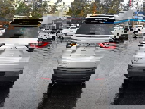 Used 2020 Chevrolet Traverse LT image 6