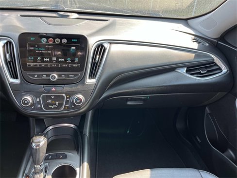 Used 2018 Chevrolet Malibu LT w/ Leather Package image 11