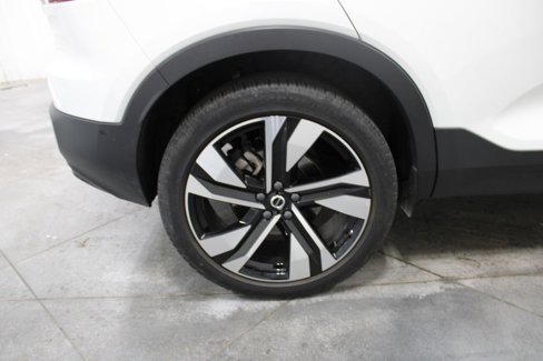 Used 2024 Volvo XC40 B5 Plus w/ Climate Package image 37