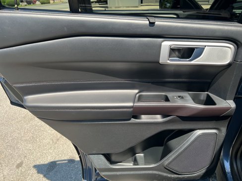 Used 2020 Ford Explorer Platinum w/ Premium Technology Package image 15