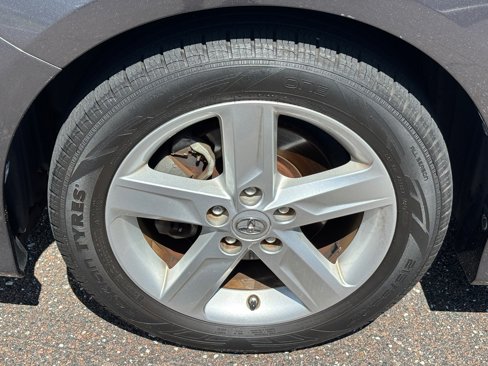 Used 2014 Toyota Camry L image 12