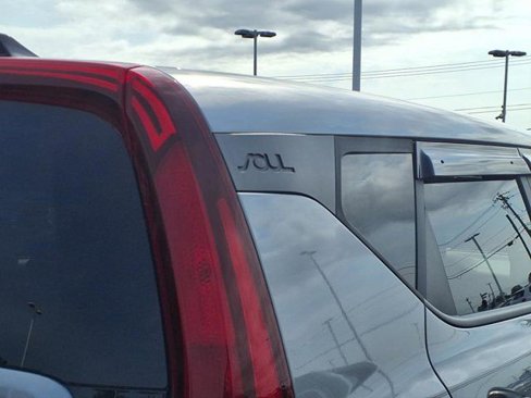 Used 2022 Kia Soul LX image 26