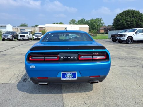 Used 2023 Dodge Challenger SXT image 4