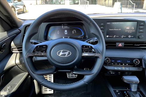 Certified 2025 Hyundai Elantra Sport image 7