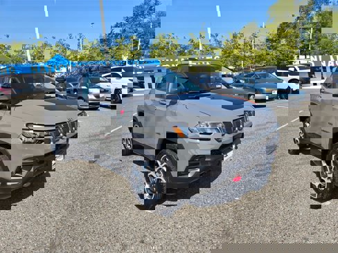 Used 2022 Jeep Compass Trailhawk w/ Trailhawk Convenience Group image 3