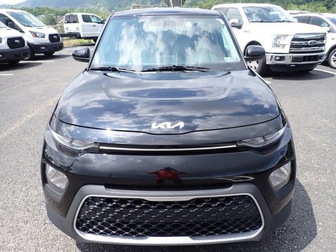 Used 2022 Kia Soul LX image 11