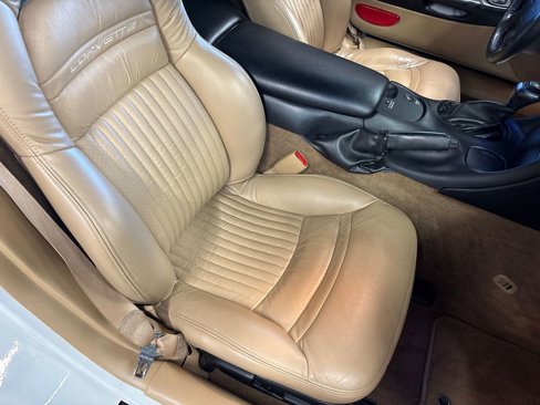 Used 2004 Chevrolet Corvette Coupe w/ Preferred Equipment Group image 46