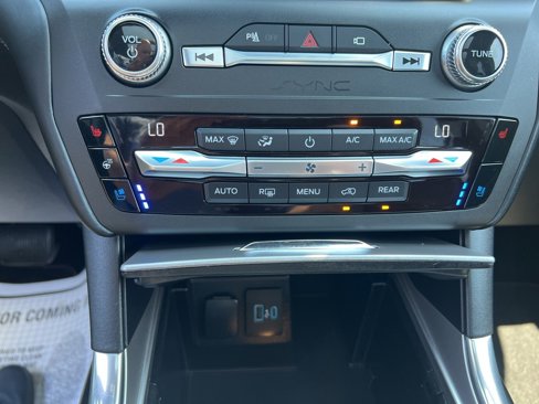 Used 2020 Ford Explorer Platinum w/ Premium Technology Package image 30