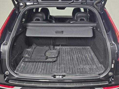 Used 2020 Volvo XC60 T6 Inscription w/ Protection Package image 11