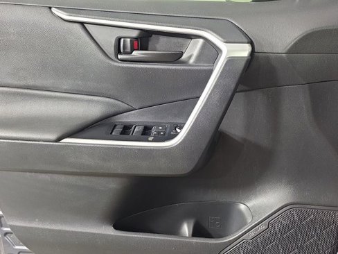 Used 2021 Toyota RAV4 LE image 37