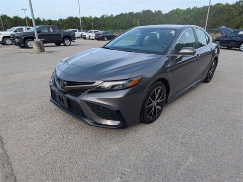 Used 2023 Toyota Camry SE image 7
