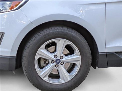 Used 2017 Ford Edge SE image 9