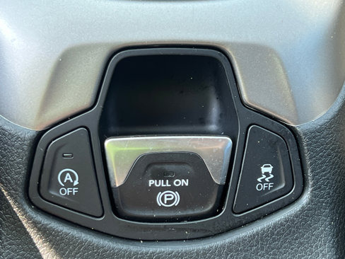 Used 2018 Jeep Compass Latitude w/ Cold Weather Group image 30
