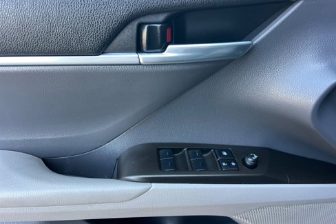 Used 2022 Toyota Camry SE image 12