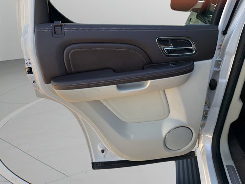 Used 2013 Cadillac Escalade Platinum image 17