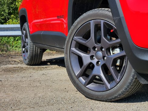 Used 2022 Jeep Renegade Latitude w/ Sun/Sound Group image 16