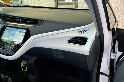 Used 2019 Chevrolet Bolt Premier w/ Infotainment Package image 17