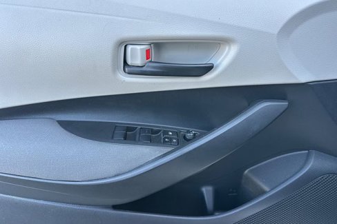 Used 2022 Toyota Corolla LE image 14