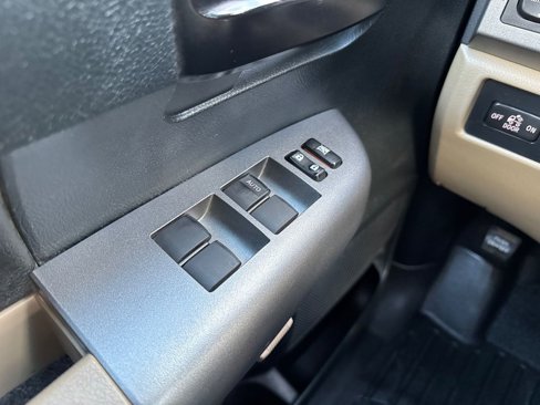 Used 2012 Toyota Tundra 4x4 CrewMax image 31