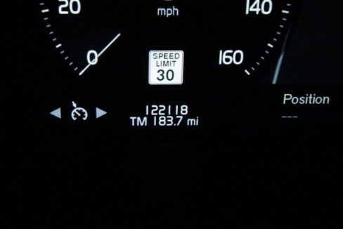 Used 2018 Volvo XC60 T5 Momentum w/ Vision Package image 4