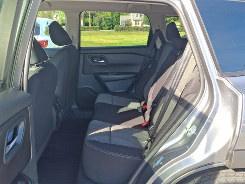 Used 2024 Nissan Rogue SV image 10