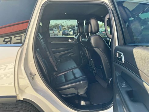 Used 2018 Jeep Grand Cherokee Limited image 23
