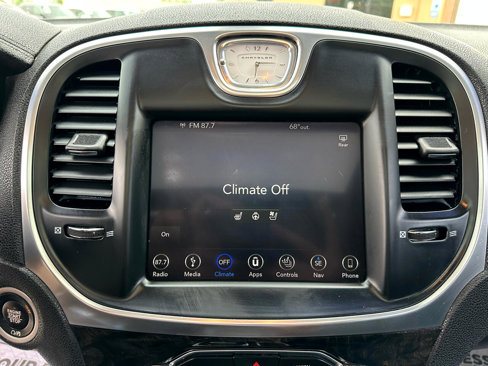 Used 2018 Chrysler 300 Limited image 44