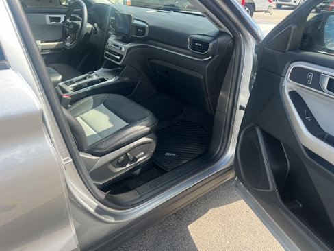 Used 2022 Ford Explorer XLT w/ Equipment Group 202A image 13