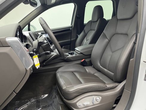Used 2017 Porsche Cayenne Platinum Edition image 5