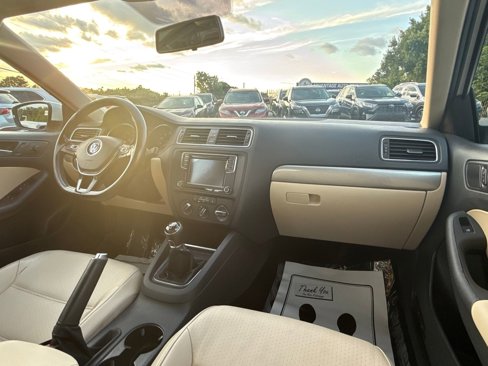 Used 2017 Volkswagen Jetta SE image 38